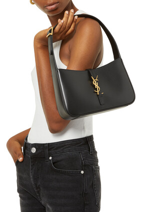 Le 5 À 7 Hobo Bag In Smooth Leather